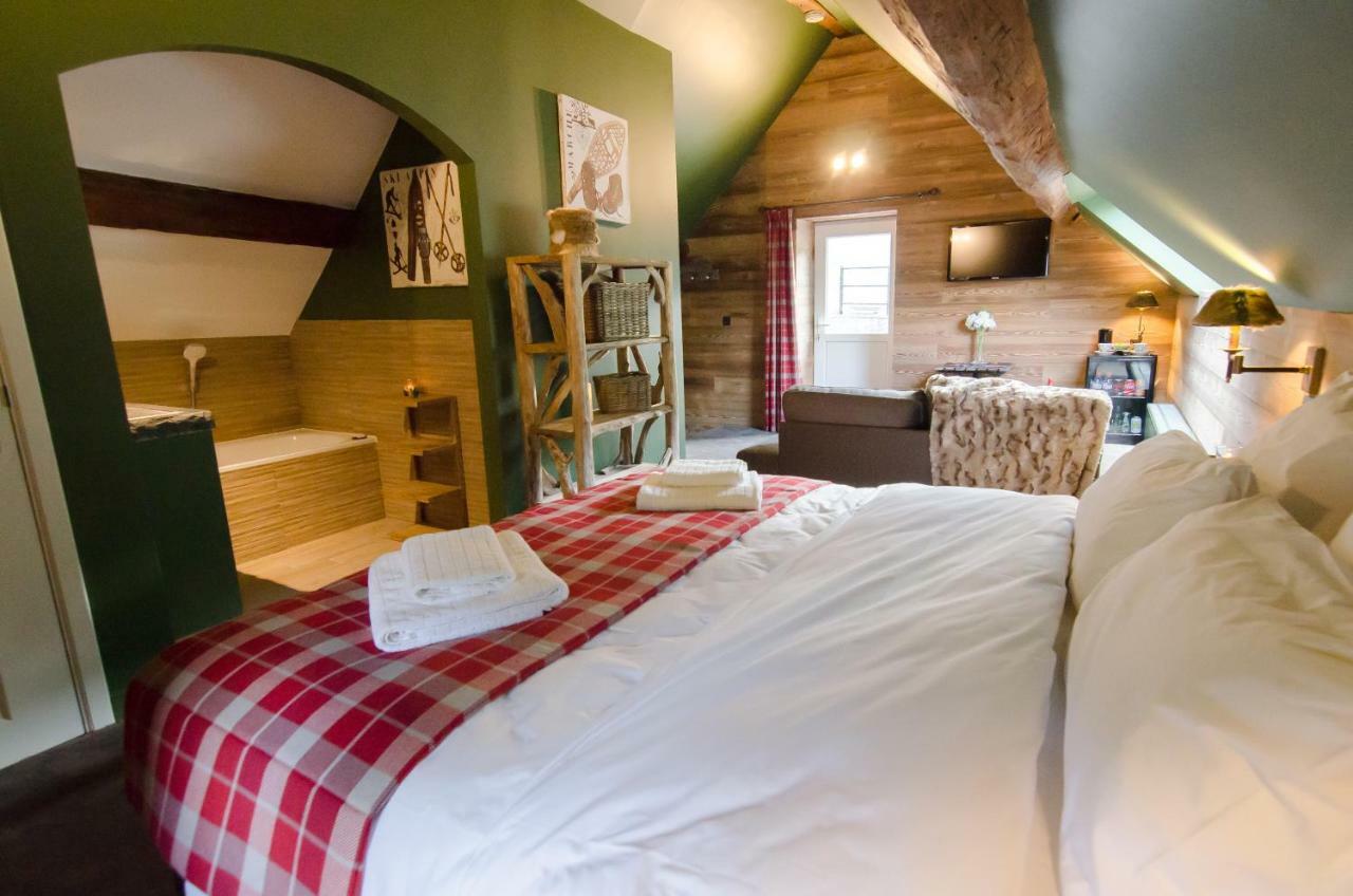 River Lodge Hotel Insolite มาเรดซูส์ ภายนอก รูปภาพ
