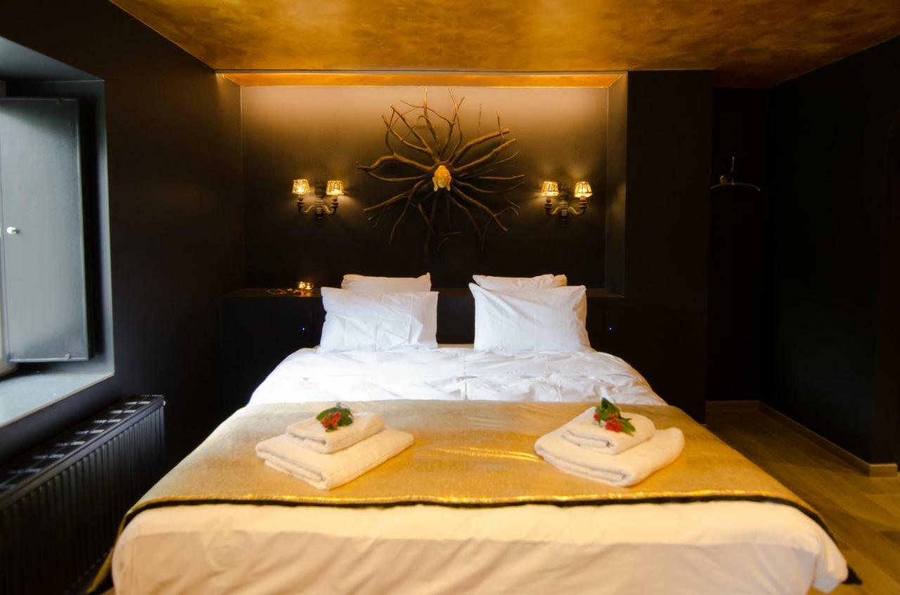 River Lodge Hotel Insolite มาเรดซูส์ ภายนอก รูปภาพ