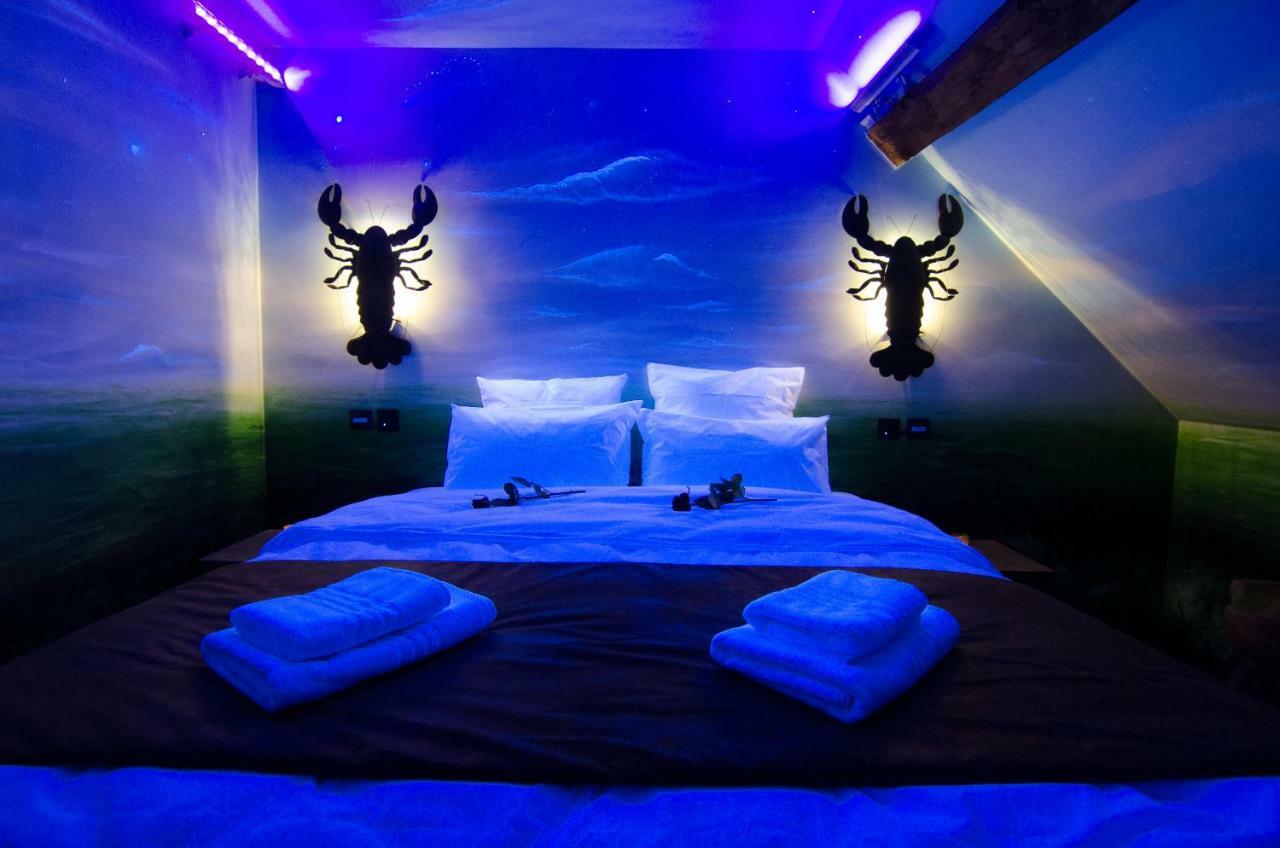 River Lodge Hotel Insolite มาเรดซูส์ ภายนอก รูปภาพ